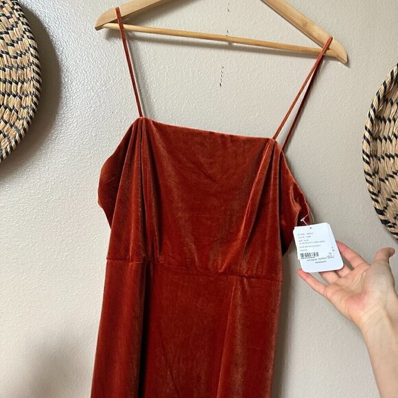 NWT Lovely Harper Velvet Halter Maxi Dress with Front Slit Auburn Moon Size 12 - Picture 4 of 13